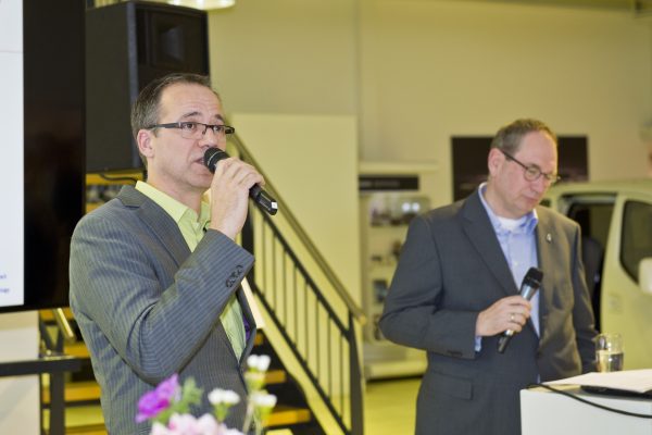 NEC-voorzitter Edwin Glaser en Nissan PR-directeur Bart van Thienen
